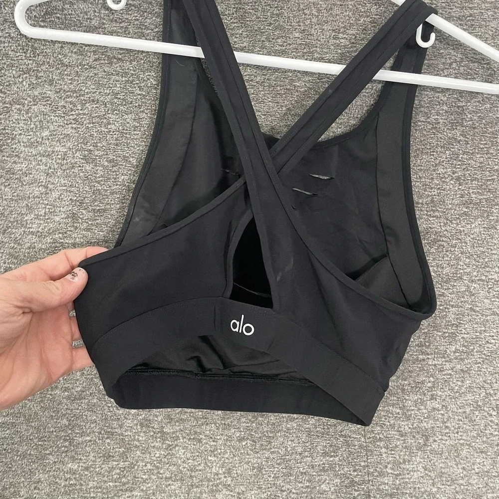 Alo Yoga Sports Bra Womens Medium Black Crossback Logo Band Ventilated Yoga